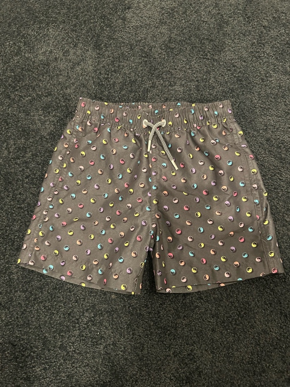 Kids' Gray Swim Trunks with Colorful Yin Yang print (size 5/6)